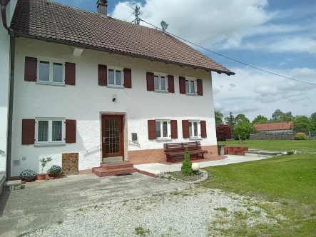 Hausansicht Südseite - Haus kaufen in Igling - Charmantes, ehemaliges Bauernhaus mit einer wunderbaren Geschichte sucht seine neuen Bewohner!