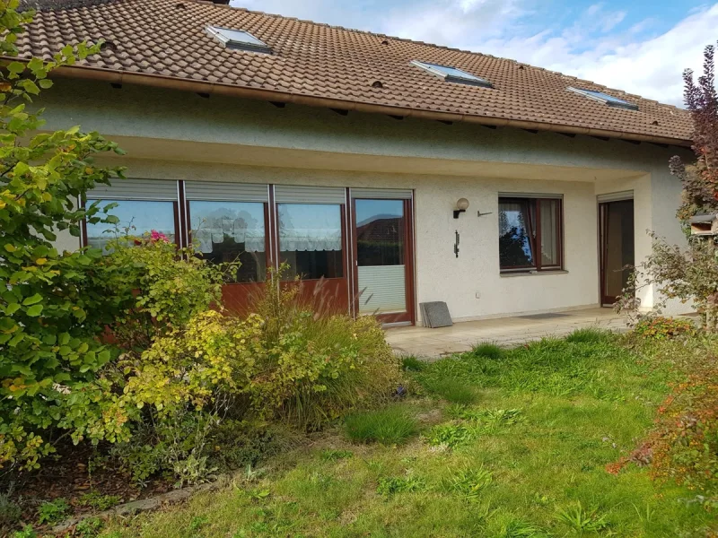 Südseite - Haus kaufen in Aindling - Sanierungsobjekt :  großer Bungalow  in Aindling