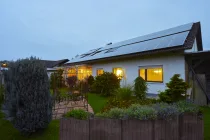 Südseite mit PV-Anlage