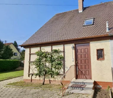 Eingang Ostseite  - Haus kaufen in Augsburg - **Siedlerhäuschen mit Charme und idyllischem Garten**