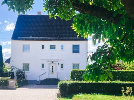 Außenansicht Ost - Haus kaufen in Meitingen - ***VIEL PLATZ UND ENTFALTUNGSMÖGLICHKEITEN FÜR DIE GANZE FAMILIE - neue Wärmepumpe***