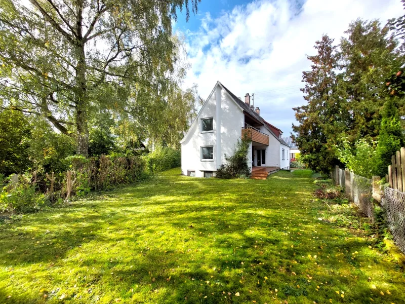 Titelbild 1 - Haus kaufen in Schwabmünchen - **Teilsaniertes 2-Familienhaus mit Garage und großem Garten sucht neue Eigentümer**