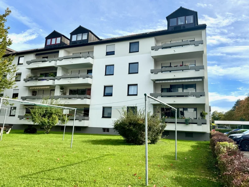 Aussenansicht Westen - Wohnung mieten in Augsburg - **Frisch renovierte Wohnung sucht Mieter!Wohnen Sie ruhig im Grünen und dennoch zentral!**