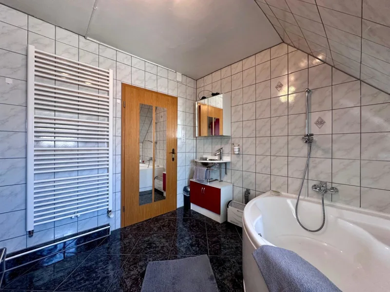 Badezimmer im DG