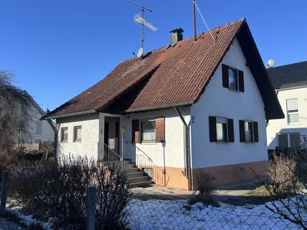 Südostansicht - Haus kaufen in Geltendorf / Walleshausen - Charmantes sanierungsbedürftiges Haus auf großzügigem Grundstück in Geltendorf-Walleshausen