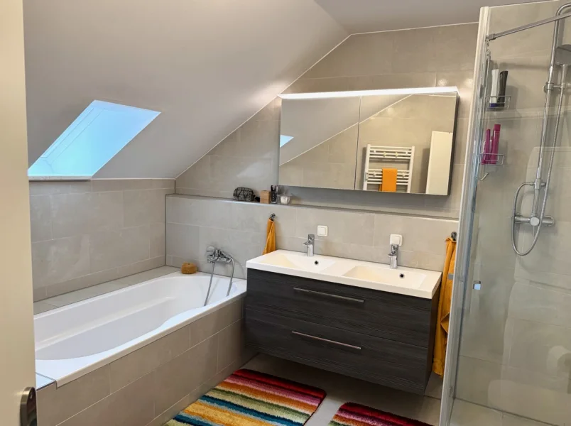 modernes Badezimmer