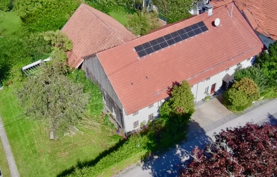 Luftbild der Immobilie - Haus kaufen in Fuchstal / Leeder - **Leben auf dem Land -  Großzügig mit Potenzial für mehr**