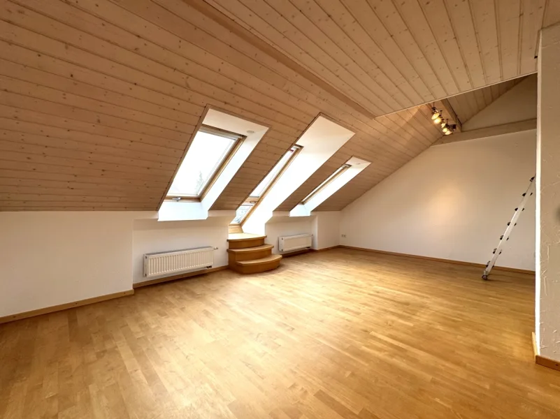 Dachstudio Ansicht 1 - Haus kaufen in Gersthofen - **Gemütliches Reihenmittelhaus mit viel Potenzial – Ihr Platz zum Wohlfühlen!**