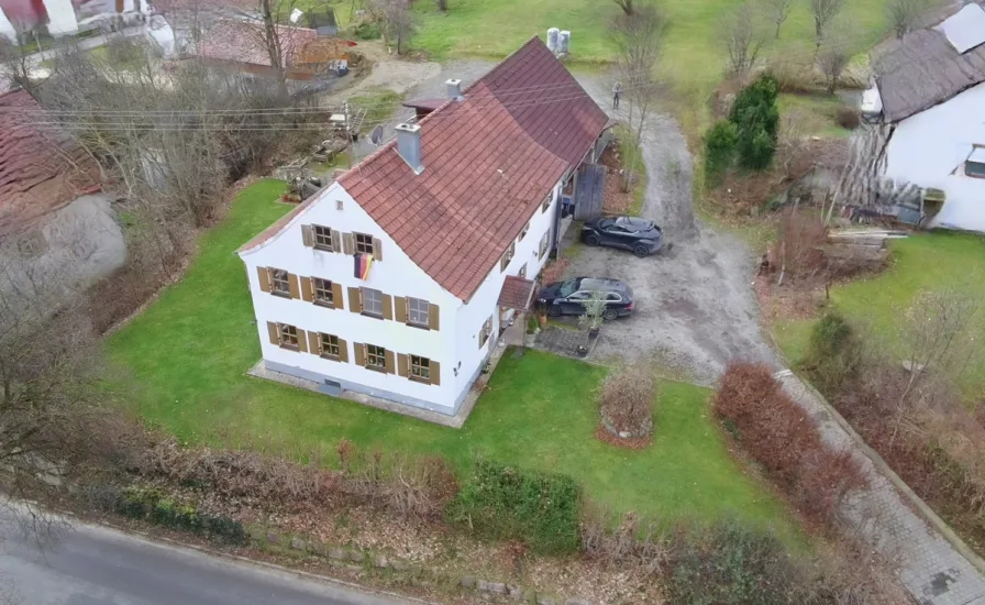 Ostansicht - Haus kaufen in Mickhausen / Rielhofen - ***PERFEKTES DOMIZIL FÜR NATURLIEBHABENDE INDIVIDUALISTEN UND KREATIVE***