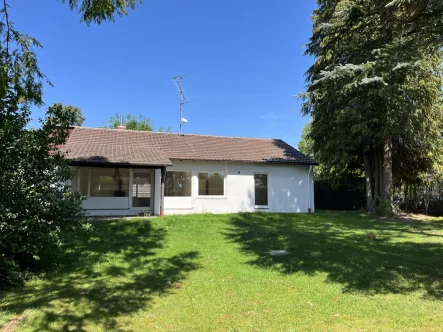 Außenansicht - Haus mieten in Greifenberg / Neugreifenberg - Charmantes Einfamilienhaus mit großzügigem Gartengrundstück im 5-Seenland zu mieten