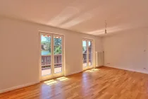 Großes Schlafzimmer mit Balkon