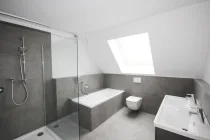 Modernes Tageslichtbad