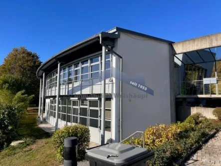 Zugang - Zinshaus/Renditeobjekt mieten in Passau - Passau Maierhof großzügiges modernes Bürozentrum in hervorangender Sichtlage in Passau Maierhof