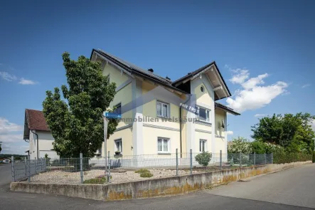 Hausansicht - Haus kaufen in Osterhofen - Traumhaftes Landhaus/ 1-Fam. Haus in Göttersdorf mit Garten und großem Nebengebäude