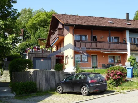 Hausansicht - Haus kaufen in Vilshofen - Kapitalanlage in der Stadt Vilshofen 1-Fam. Haus/DHH mit Balkon, Terrasse und Garage