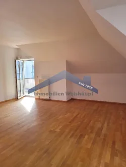 Wohnzimmer - Wohnung kaufen in Passau - Bestlage Passau Sankt Anton helle 4-Zimmer Eigentumswohnung mit EBK, überdachtem Balkon und TG-Stellplatz