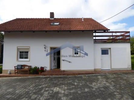 Hausansicht - Haus kaufen in Künzing - Gepflegtes Einfamilienhaus in ruhiger Einzellage in Vilshofen/Forsthart