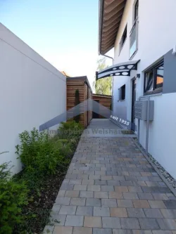 Zugang Haus - Wohnung mieten in Vilshofen - Vilshofen Waizenbach hochwertige 3 Zi Whg. mit Wohnküche in kleiner Wohnanlage