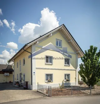 Hausansicht - Haus kaufen in Osterhofen - Göttersdorf traumhaftes Landhaus/ 1-Fam. Haus mit Garten und großem Nebengebäude