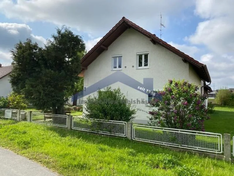 Hausansicht - Haus kaufen in Künzing - Künzing gepflegtes Wohnhaus mit Garage und Nebengebäude