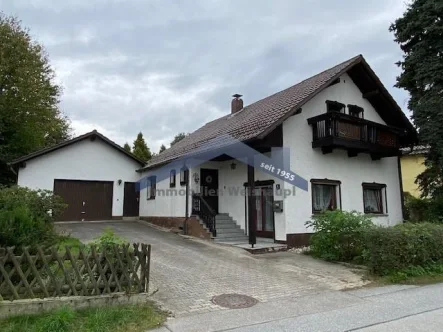 Außenansicht - Haus kaufen in Neukirchen am Inn - Neukirchen am Inn Einfamilienhaus mit idyllischem Garten