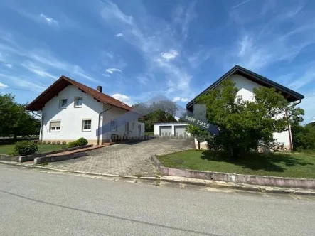 Hausansicht - Haus kaufen in Künzing - Vilshofen/Forsthart gepflegtes Einfamilienhaus in idyllischer, ruhiger Einzellage