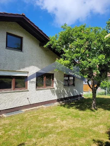 Hausansicht Rückseite - Haus kaufen in Obernzell - Geräumiges Einfamilienhaus mit Garten und Garage Nähe Passau