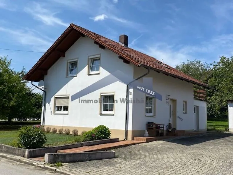 Hausansicht - Haus kaufen in Künzing - Gepflegtes Einfamilienhaus in idyllischer, ruhiger Einzellage in Künzing/Vilshofen