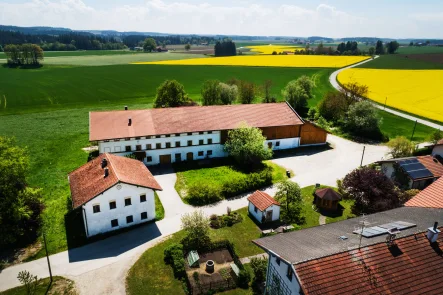  - Haus kaufen in Schnaitsee - Imposanter Einfirsthof mit Zuhaus in idyllischer Lage mit Fernblick