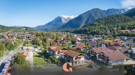 Ansicht aus der Vogelperspektive - Zinshaus/Renditeobjekt kaufen in Mittenwald - Hochwertiges Wohn- und Geschäftshaus im Zentrum von Mittenwald