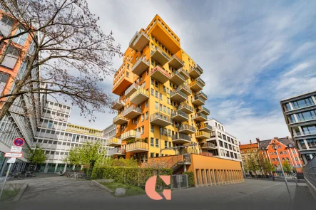 Hausansicht - Wohnung mieten in München - Wohnen in der zehnten Etage mit Gebirgsblick