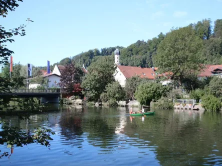 Haus mit Bootssteg - Haus kaufen in Wolfratshausen - Perle im Dornröschenschlaf mit Bootsanleger