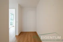 Diele mit Nische für Einbauschrank