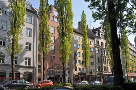 Modernes Bürohaus - Büro/Praxis mieten in München - PROEIGENTUM: Lichtdurchflutete 7-Zimmer Büro- oder Praxisräume nahe Goetheplatz - teil renoviert