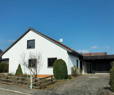 Süd-Ost-Ansicht - Haus kaufen in Lauf - Großzügiges Einfamilienhaus in familienfreundlicher Wohnlage