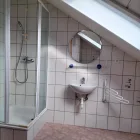 Dusch-Bad mit WC im Dachgeschoss