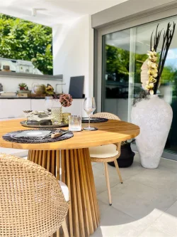 ambiente auf der terrasse - Haus kaufen in Lauf a d Pegnitz - Ein exklusives Anwesen.                            Architektenvilla im Stile des Bauhauses in Lauf