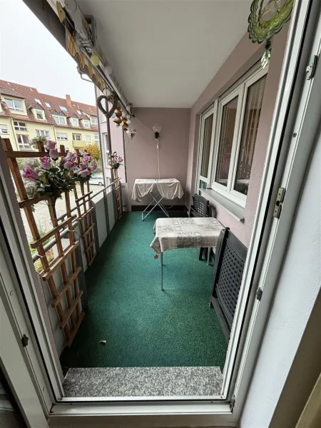 balkon_süd_austritt_schlafzimmer