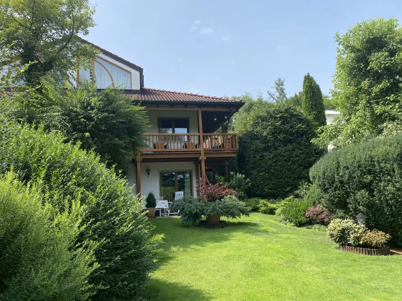 Blick vom Garten - Haus kaufen in Seefeld-Hechendorf - DHH mit schönem Garten nahe am Ufer vom Pilsensee / Kapitalanlage