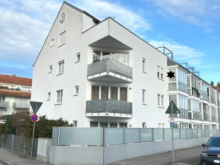 Südansicht-Bild1 - Wohnung kaufen in Augsburg - Top-Lage, hier passt alles, 2-ZKB-Whg. mit Erker/Wintergarten in guter u. gefragter Wohnlage