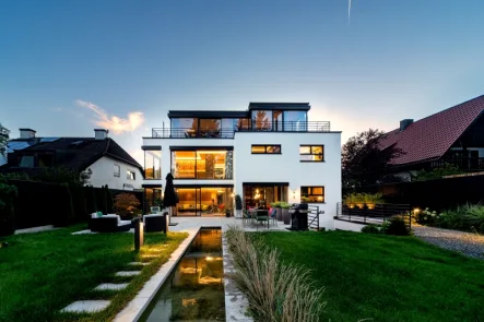 Bauhaus-Villa in München-Hadern - Haus kaufen in München - Exklusive, ruhige Bauhaus-Villa mit Penthouse