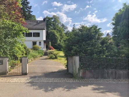 Baugrundstück in Neusäß-Westheim bei Augsburg - Haus kaufen in Neusäß - Villa auf riesigem Traumgrundstück mit parkähnlichem Flair!