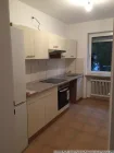 geflieste Küche mit Fenster im EG
