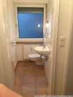 Gäste-WC mit Fenster im EG