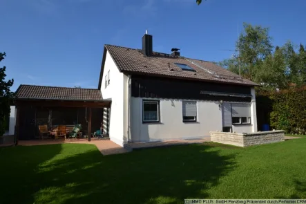 Blick auf das Haus vom Garten - Haus mieten in Penzberg - Kleines teilrenoviertes Einfamilienhaus mit großem S/W-Garten!