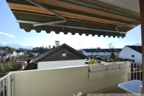 Balkon mit elektrischer Markise