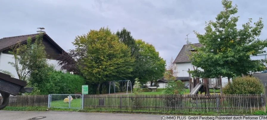 großer Spielplatz in unmittelbarer Nähe