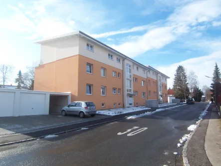 Außenansicht - Wohnung mieten in Penzberg - Kleine 3-Zimmer-Balkonwohnung mit Blick ins Grüne