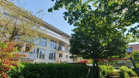 Innenhof - Wohnung kaufen in Unterhaching - Attraktive 4-Zimmer-Wohnung mit Süd- Balkon am Landschaftspark