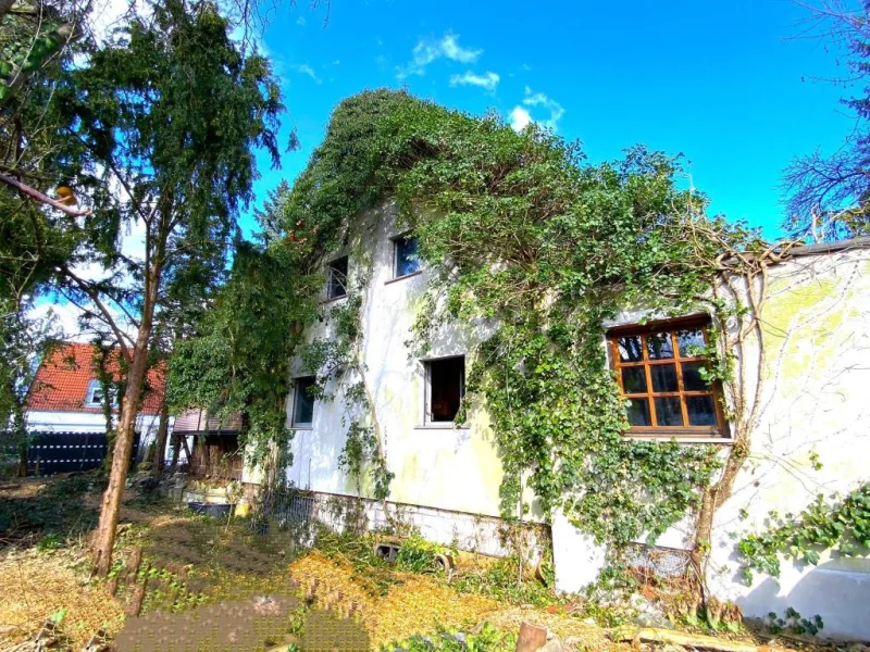 Aussenansicht - Haus kaufen in Nürnberg - Nürnberg-Altenfurt - indiv. freistehendes Einfamilienhaus